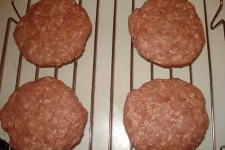 Котлеты с копчёным сыром и соусом из  сладкого перца: шаг 5