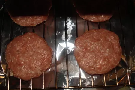 Котлеты с копчёным сыром и соусом из  сладкого перца: шаг 6