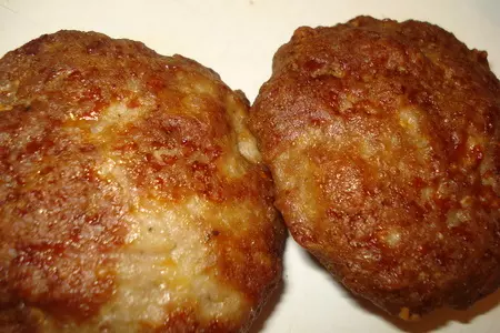 Котлеты с копчёным сыром и соусом из  сладкого перца: шаг 7