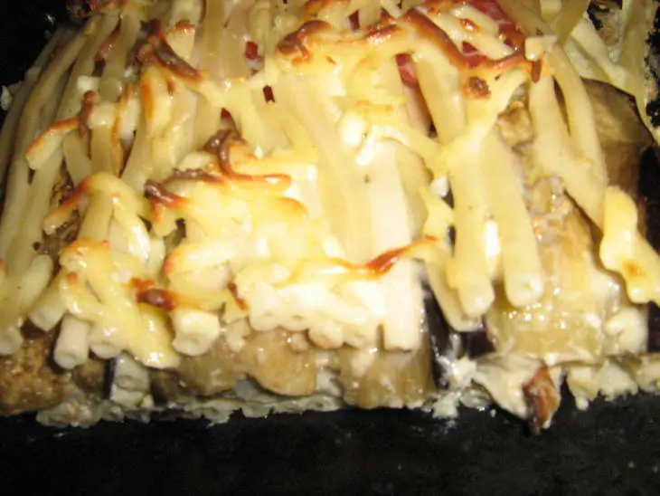 Макаронная запеканка с баклажанами и сыром.: шаг 1