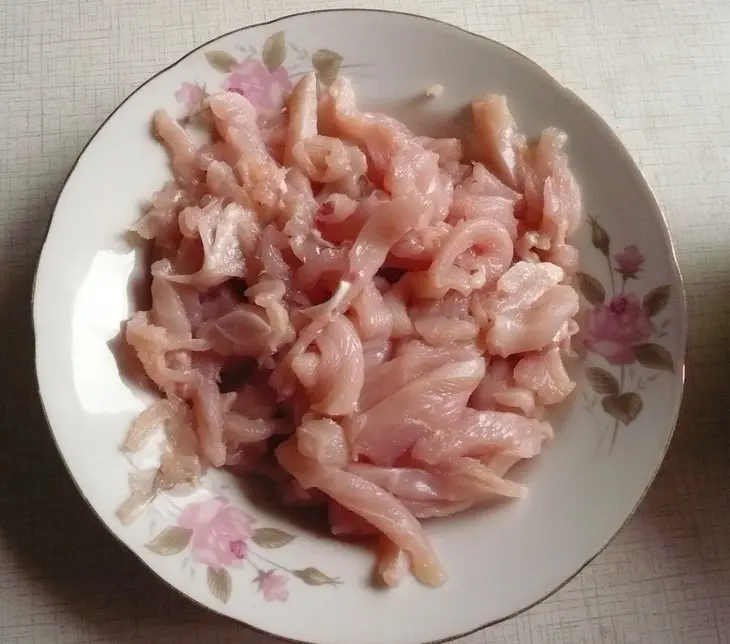 Пирог с курицей и брокколи: шаг 1