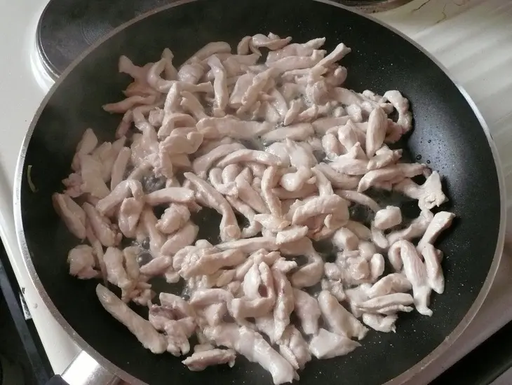 Пирог с курицей и брокколи: шаг 3