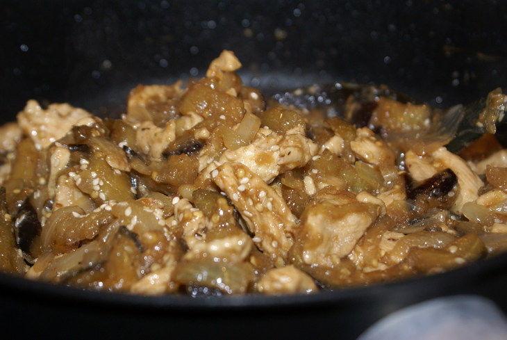 Куриное филе с баклажанами по китайски с гречневой лапшой: шаг 6