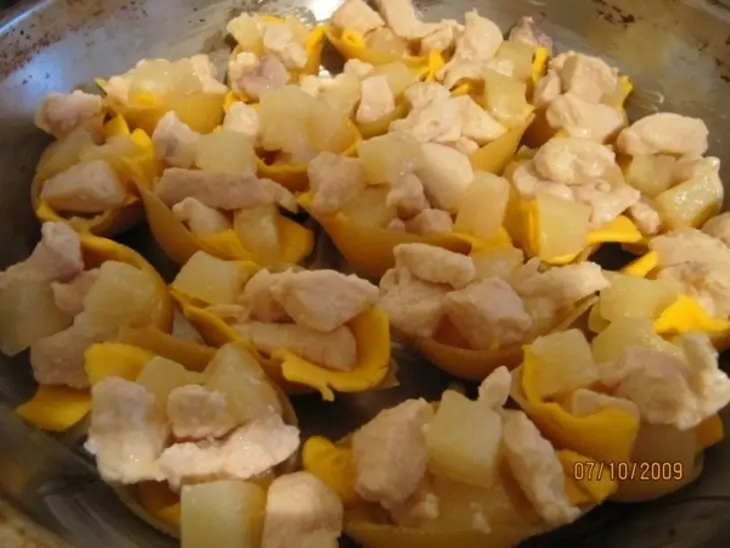 Конкильони(лумакони) с курицей, ананасами и сыром чеддер: шаг 5