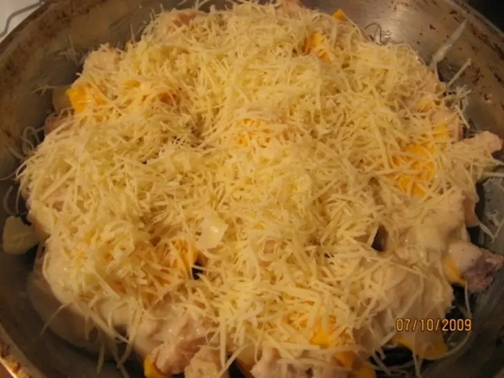 Конкильони(лумакони) с курицей, ананасами и сыром чеддер: шаг 7