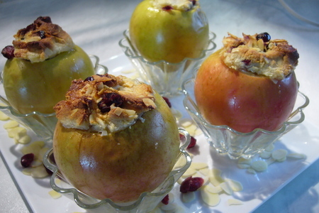Печеные яблоки с марципаном и клюквой: шаг 5
