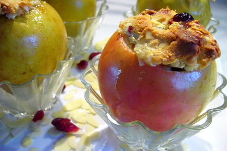 Печеные яблоки с марципаном и клюквой: шаг 6