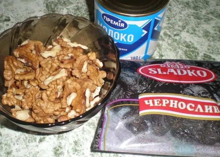 Чернослив со сгущенкой: шаг 1