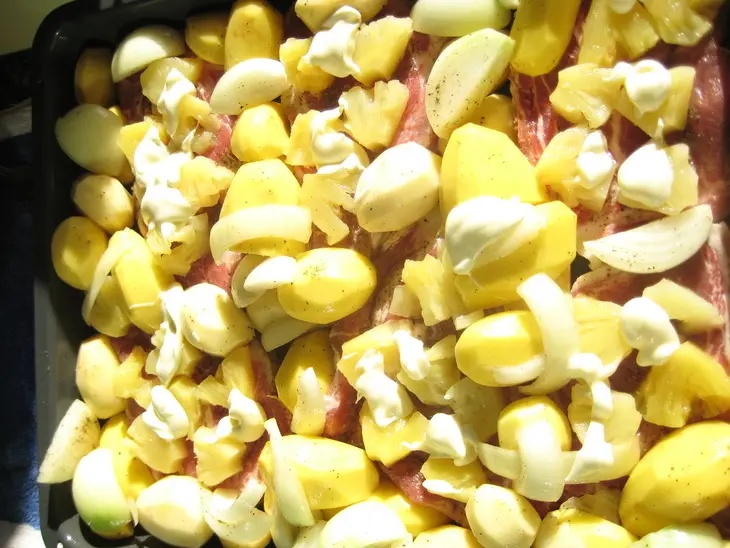 Мясо с ананасами и гарниром: шаг 4