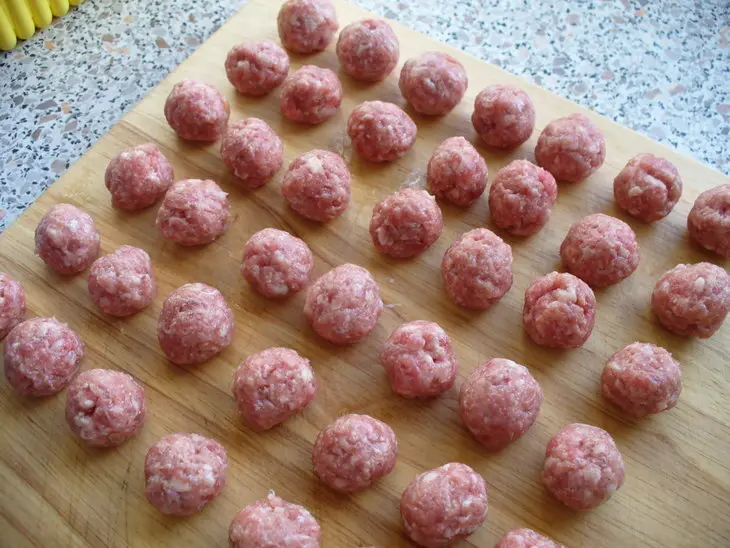 Суп с ржаными галушками и мясными фрикадельками: шаг 3