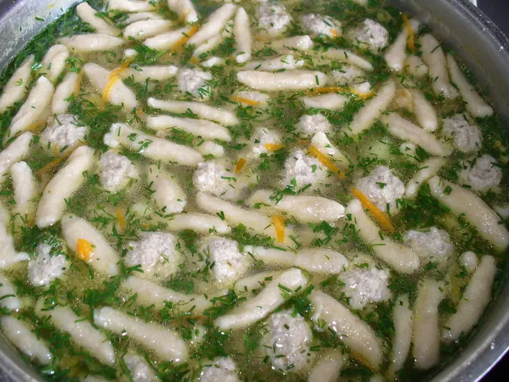 Суп с ржаными галушками и мясными фрикадельками: шаг 5