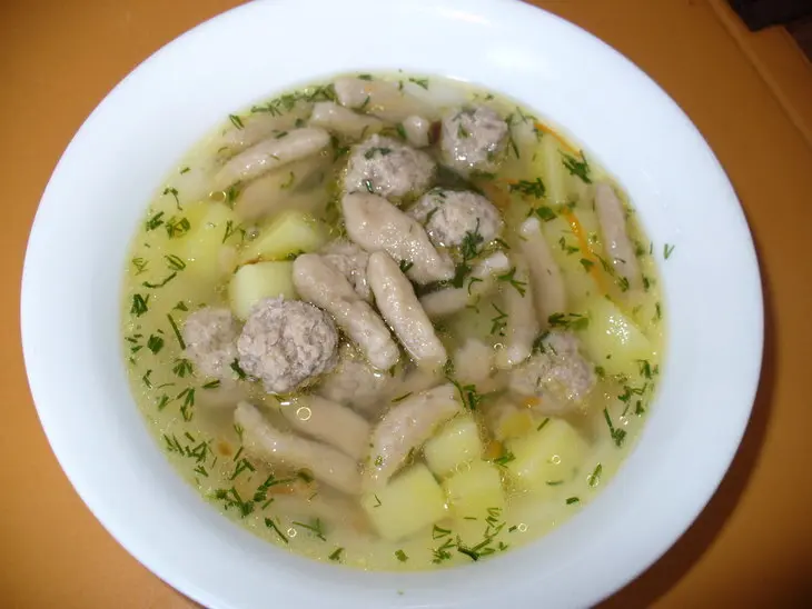 Суп с ржаными галушками и мясными фрикадельками: шаг 6