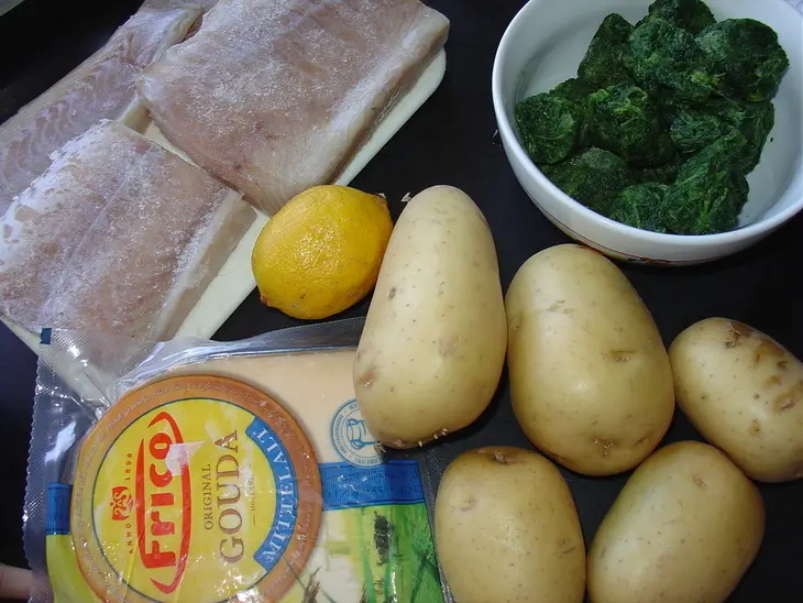 Рыбная запеканка со шпинатом и картофелем.: шаг 1