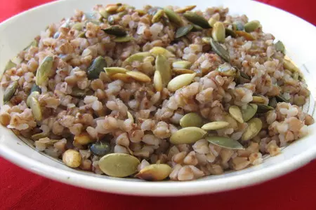 Каша гречневая с тыквенными семечками-вкусный,полезный завтрак: шаг 1