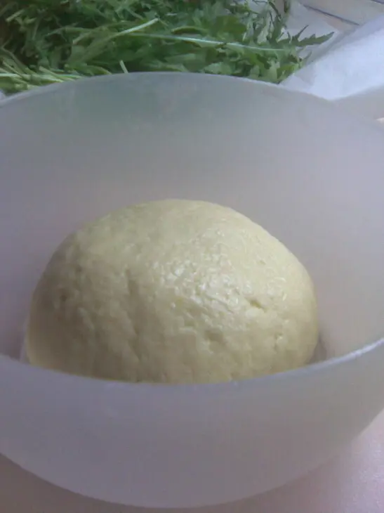 Лепешка с грушей, сыром dorblu и рукколой.: шаг 2