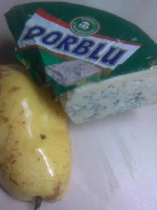 Лепешка с грушей, сыром dorblu и рукколой.: шаг 4