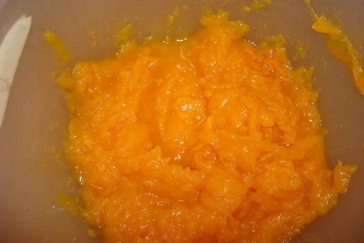 Оладьи из тыквы  с курагой: шаг 2