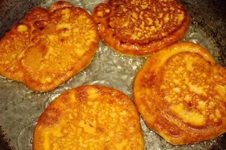 Оладьи из тыквы  с курагой: шаг 4
