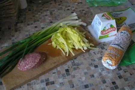 Колбасно-сырный рулетик: шаг 1