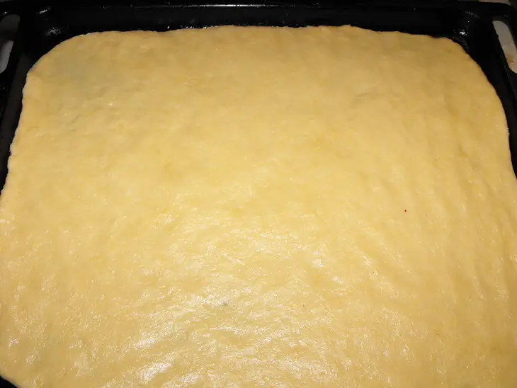 Сливовый пирог с решеткой из безе: шаг 1