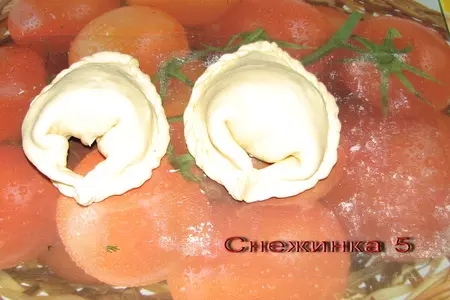 Куриный фарш с грибами в слоеном тесте: шаг 3