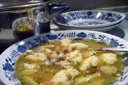 Суп с дождевиками и галушками: шаг 6