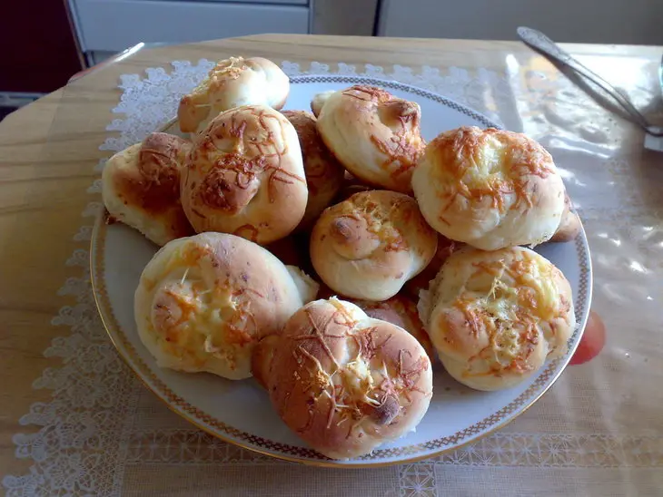 Узелки с сыром и чесноком: шаг 5