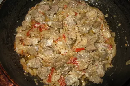 Печень с репой  и овощами в сметане: шаг 5