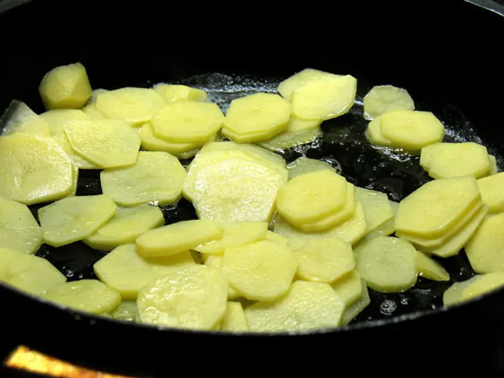Штрудель с начинкой из шампиньонов,цуккини и картофеля: шаг 1