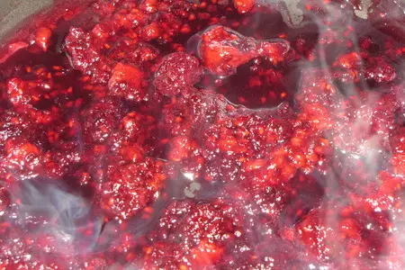Утиные грудки с малиновым соусом.: шаг 3