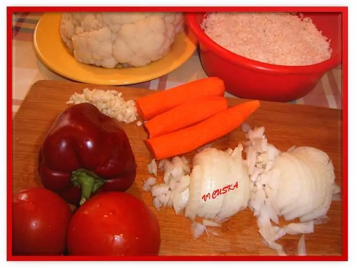 Запеканка из цветной капусты, мяса и овощей, уложенные слоями: шаг 1