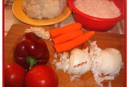 Запеканка из цветной капусты, мяса и овощей, уложенные слоями: шаг 1