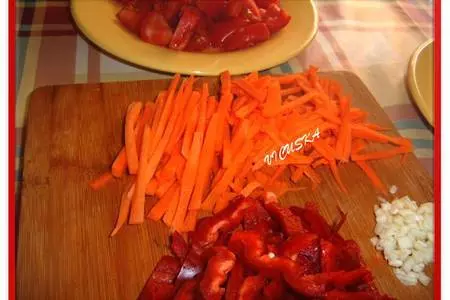 Запеканка из цветной капусты, мяса и овощей, уложенные слоями: шаг 2