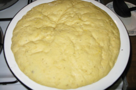 Дрожжевое тесто на кефире и пирожки с яйцом и рисом: шаг 2
