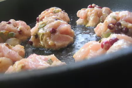Котлетки по-иркутски с брусничкой.: шаг 1