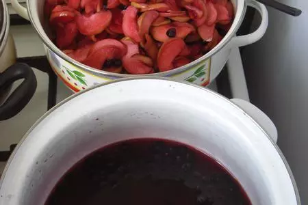 Варенье  яблочное с аронией и белым шоколадом.: шаг 1