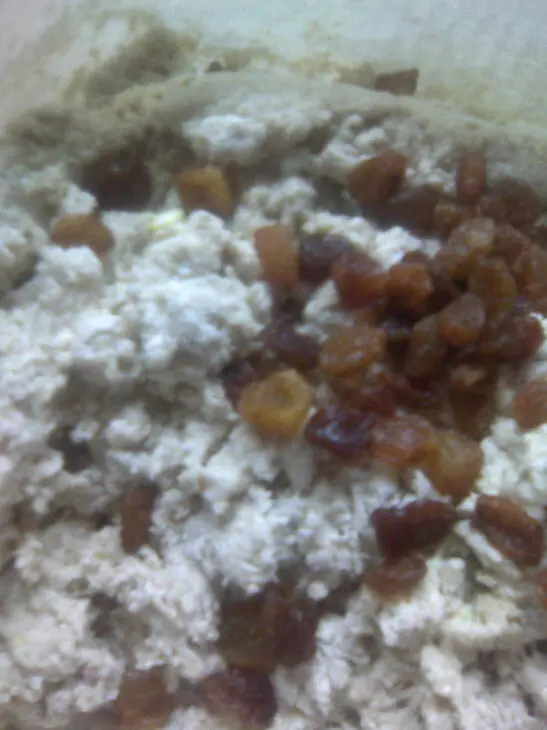 Ржаной хлеб на соде с семечками, изюмом и фисташками: шаг 2