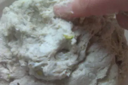 Ржаной хлеб на соде с семечками, изюмом и фисташками: шаг 3
