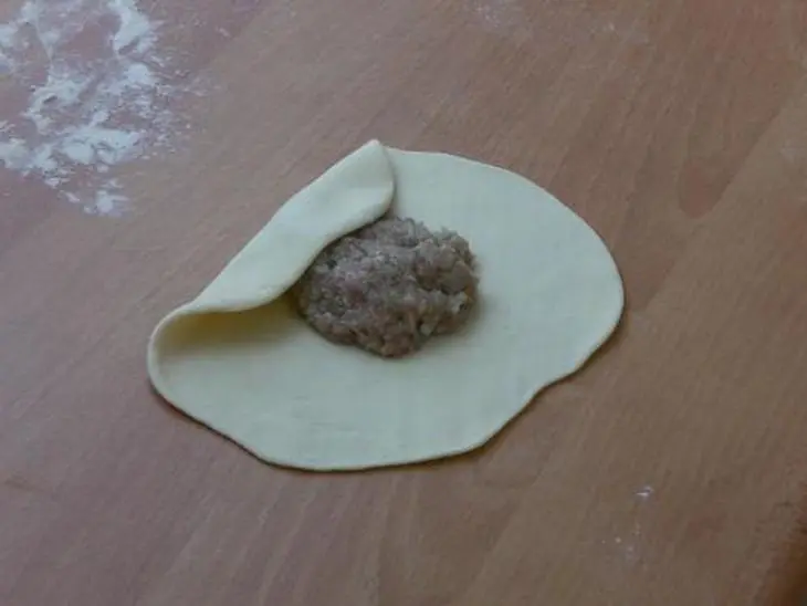Манты: шаг 1