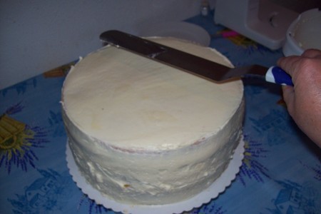 Украшение торта масляным кремом: фото шаг 7