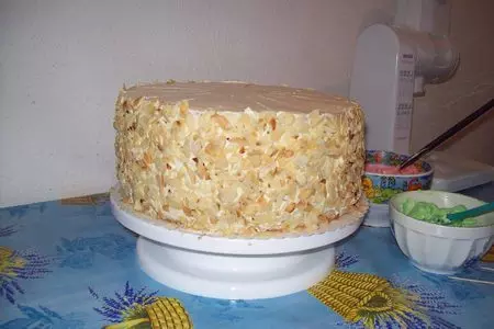 Украшение торта масляным кремом: шаг 10
