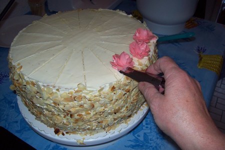 Украшение торта масляным кремом: фото шаг 17