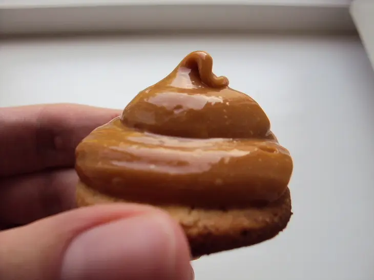 Конфеты со сгущенкой и шоколадом (conos de dulce de leche y chocolate): шаг 5