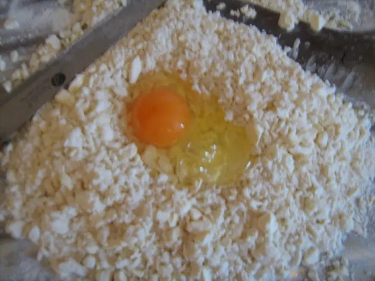 Брусничный пирог с яблоками: шаг 2