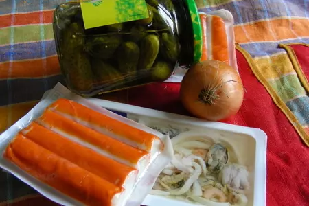 Салат "морской коктейль": шаг 1
