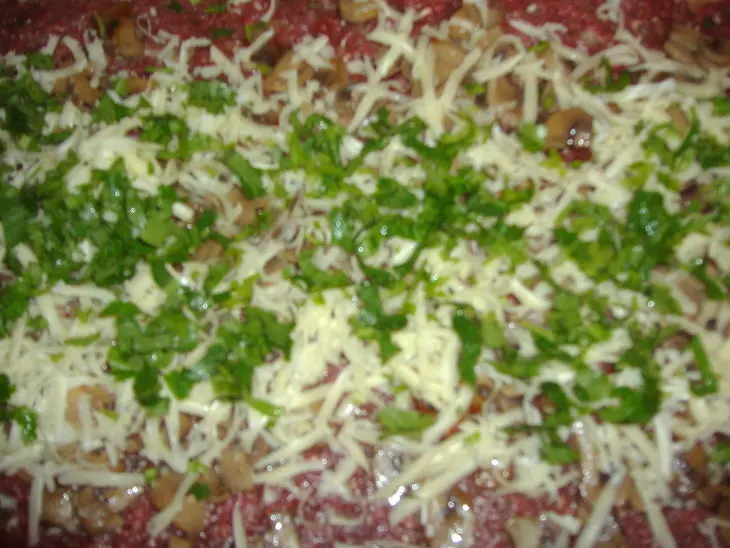 Рулет мясной с грибами: шаг 4