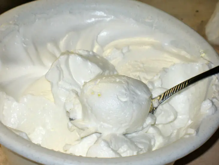 Тёмный ганаш в шоколадной корзинке с шапочкой безе (ganache nera e meringhe): шаг 4