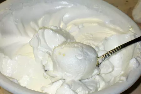 Тёмный ганаш в шоколадной корзинке с шапочкой безе (ganache nera e meringhe): шаг 4