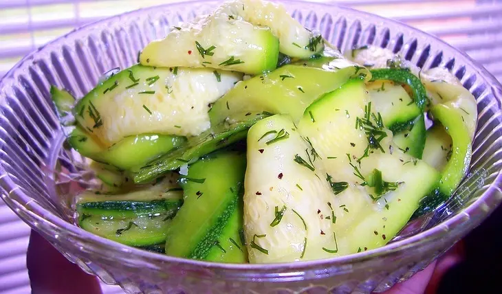 Маринованные цуккини, салат-закуска: шаг 1