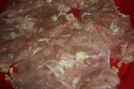 Рулеты из окорочков с курагой: шаг 4
